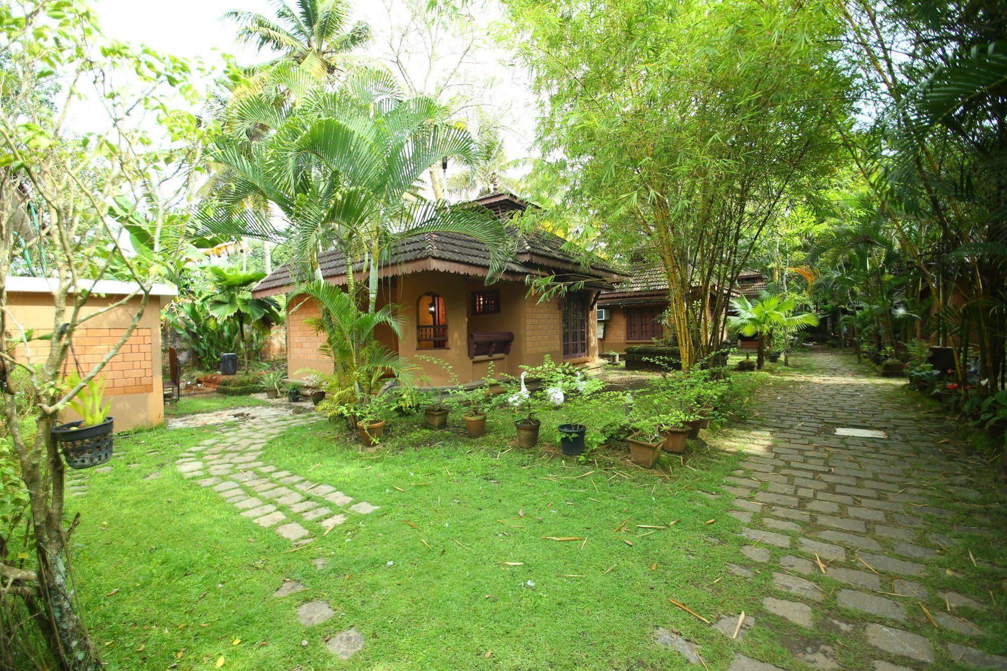 Pagoda Resorts Alappuzha Exterior foto